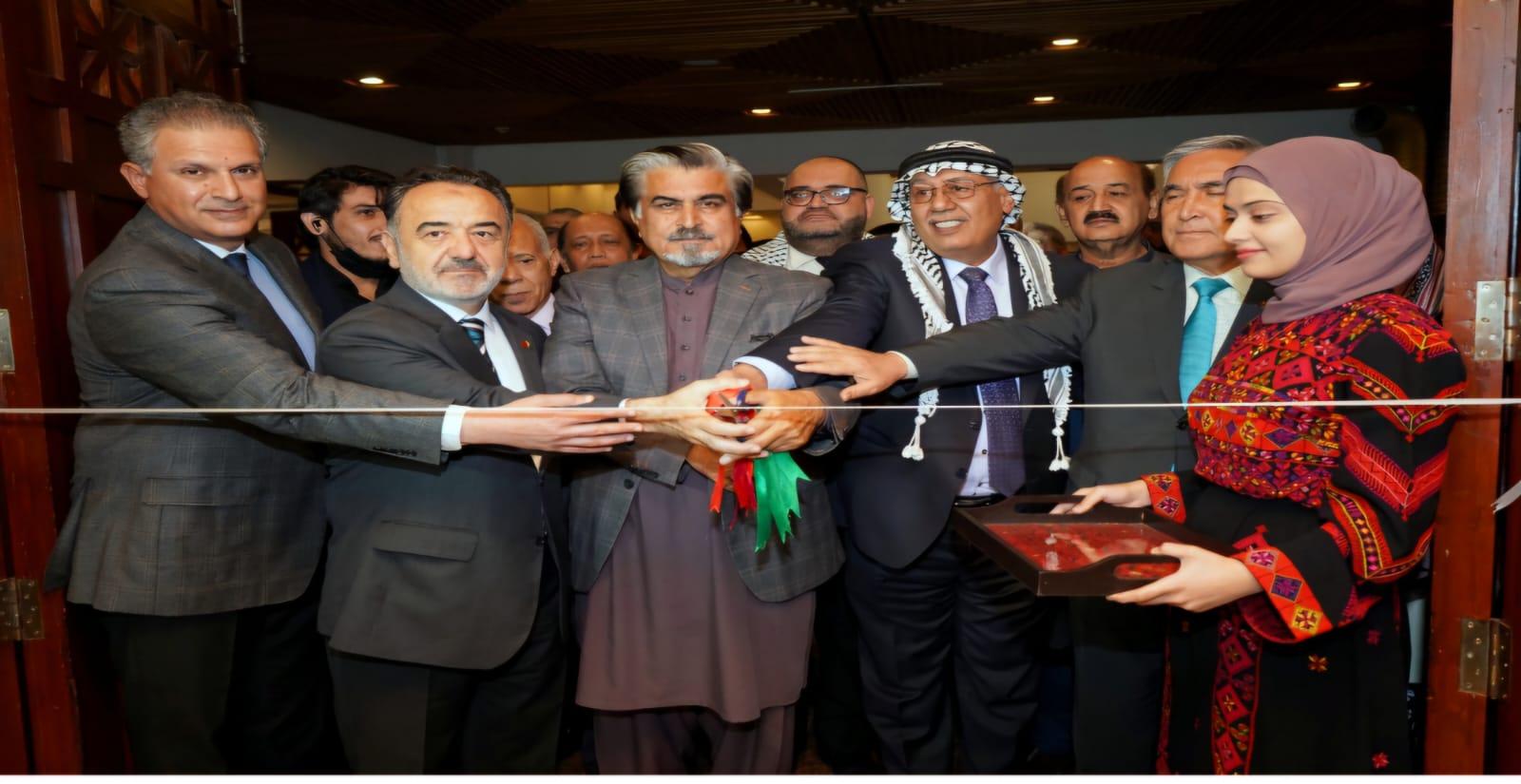 جانب من افتتاح المعرض